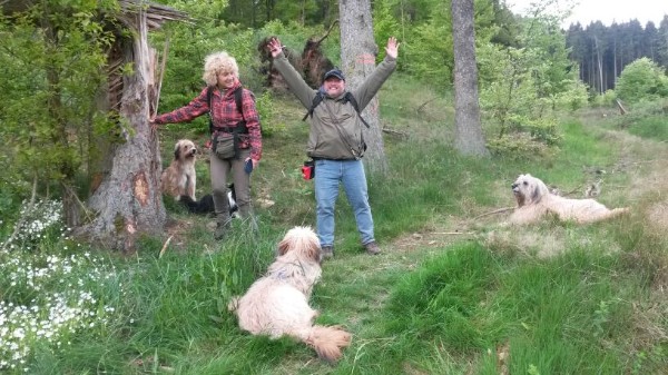 Hundehalter beim Geodogging