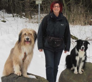 Nicola Franzkowiak mit den Hunden Bibi und Rob